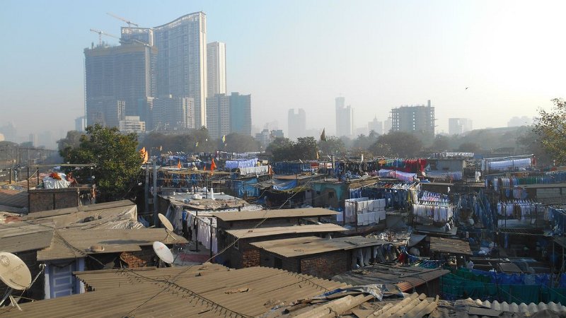 Mumbai (India) - Contrasto tra baraccopoli e nuovi grattacieli