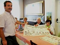 web-Festa Pinessi 2012 (127)  Consegna Albero Genealogico a Giuseppina, Moglie di Mario Pinessi