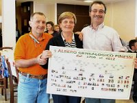 web-Festa Pinessi 2012 (146)  Consegna Albero Genealogico a Silvana Bellini