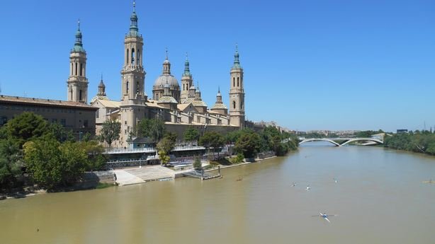Saragozza - Vista della Basilica della Madonna del Pilar sul fiume Ebro
