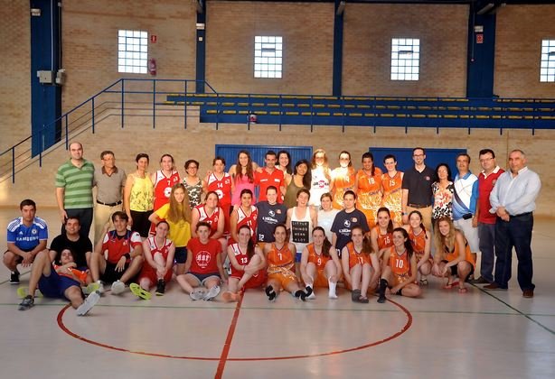 Zuera - Foto di gruppo di tutti i partecipanti al torneo dopo le premiazioni