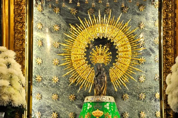 Saragozza - Statua della Madonna del Pilar