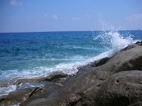 web17  Cavoli - L'onda che si infrange sugli scogli