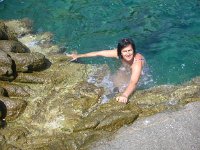 web18  Cavoli - Rita che sta godendo del mare cristallino
