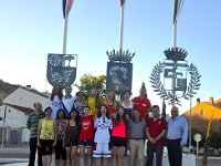 web-45  Sotto gli stemmi del gemellaggio con le città di Zuera e di Logrono